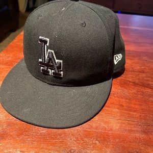 LA Dodgers Hat - New Era - Black - Flat Bill 7 1/8 (56.8CM)